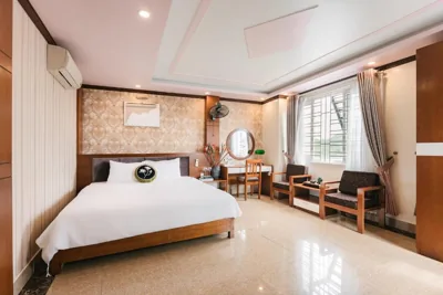 Chambre double avec balcon et vue sur la mer — Thao Minh New Star Hotel